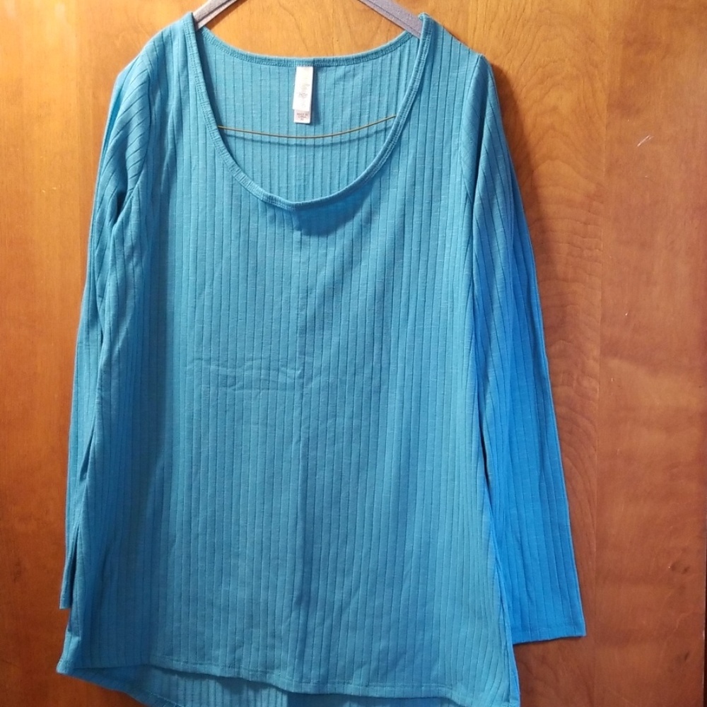 LuLaRoe Lynnae Shirt